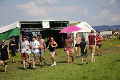 FLUFF FEST 2016 - Řvaní, náladovky, lopaťárny a veganská zmrzlina (den první)